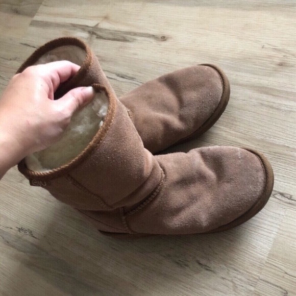 EMU Australia Brown Suede Boots - Picture 6 of 11